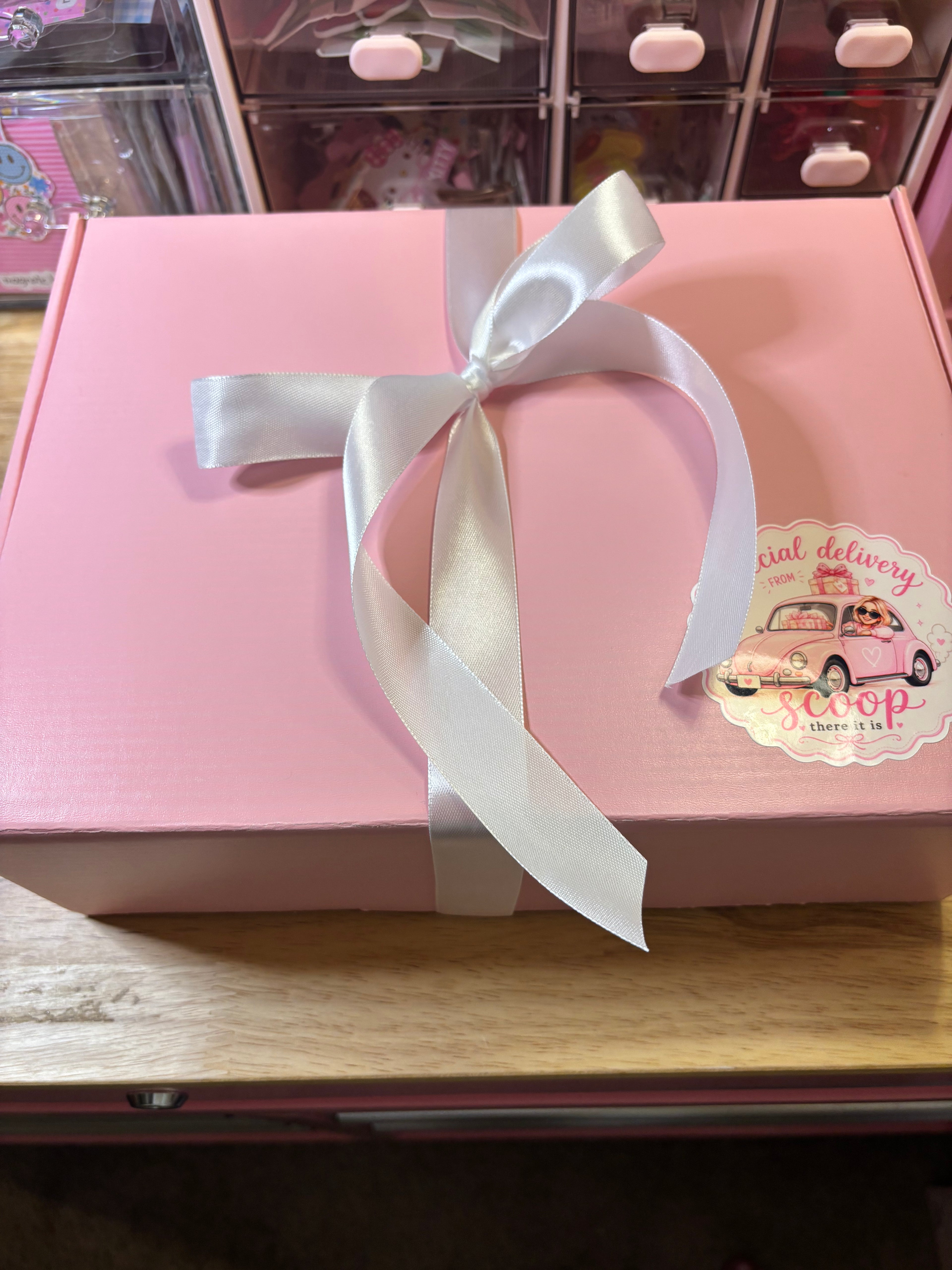 ✨😊 Sparkle & Smile Box
Filled with happy vibes, sweet bows, and starry dreams!